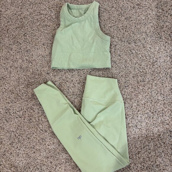 Alo Workout Set - Picture 2 of 3